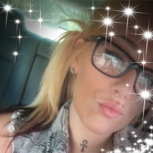 Meet your Posher, Crystal